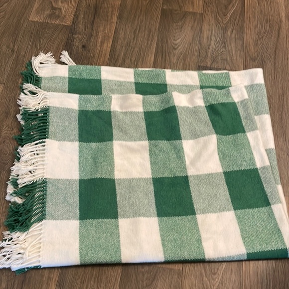 Texteis Penedo Throw Blanket Dark green and white. Very soft.  58” x 49” - Picture 1 of 3